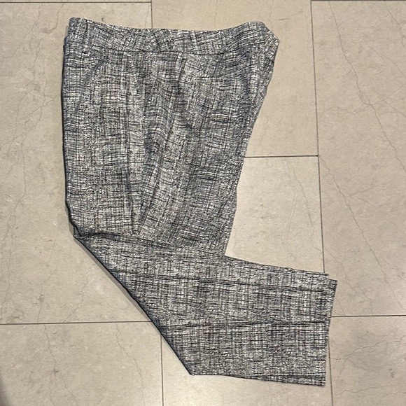 Dalia Black and White Capri Pants - Picture 3 of 8